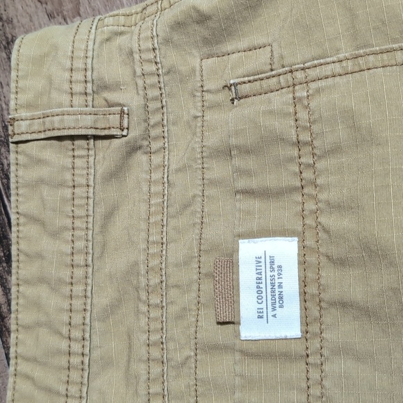 • REI COOPERATIVE || Rip-Stop Hiking Shorts Size 36 in Khaki Tan - Picture 3 of 9
